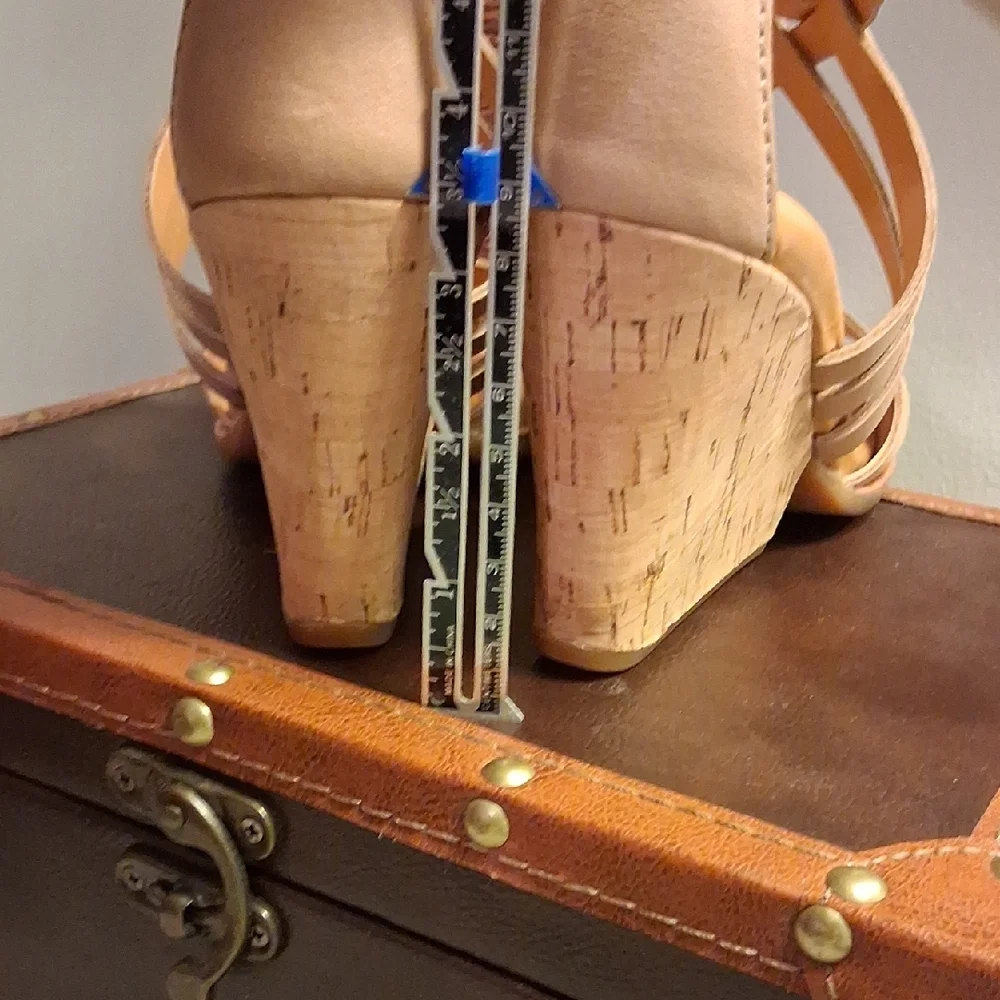 NWOT Kork-Ease Strappy Tan Wedges - Picture 5 of 9